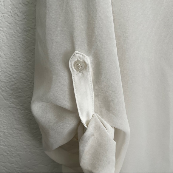 Chic Cream Button-Up Blouse - Picture 4 of 5
